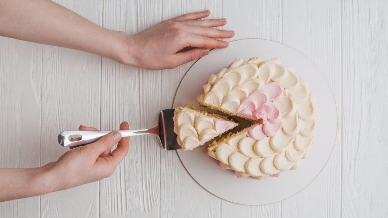 Dokonalé rezy koláčov a tort: Tieto nápady zaručia, že budete servírovať ako profi cukrárky