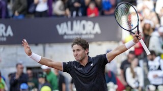 Nórsky tenista Ruud si na ATP Masters poradil s Argentínčanom Cerúndolom. V semifinále sa stretne s Runem