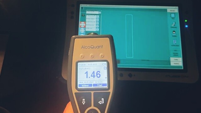 Fandite zodpovedne, vyzýva polícia. Muž sa opil pri sledovaní hokeja, potom sadol za volant