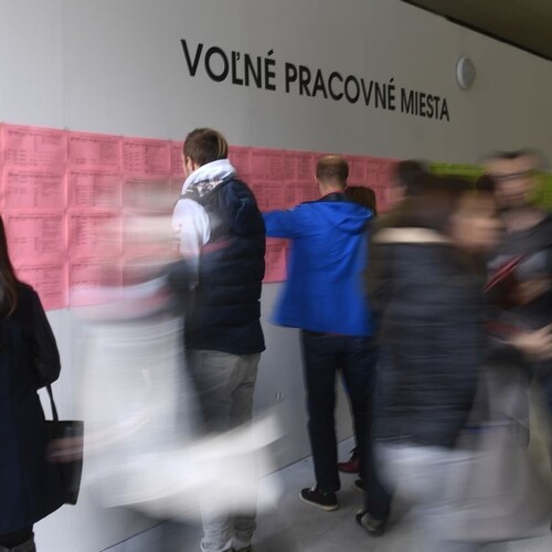 Nezamestnanosť výrazne poklesla. Príčinou sú zmeny v oblasti aktivačných prác
