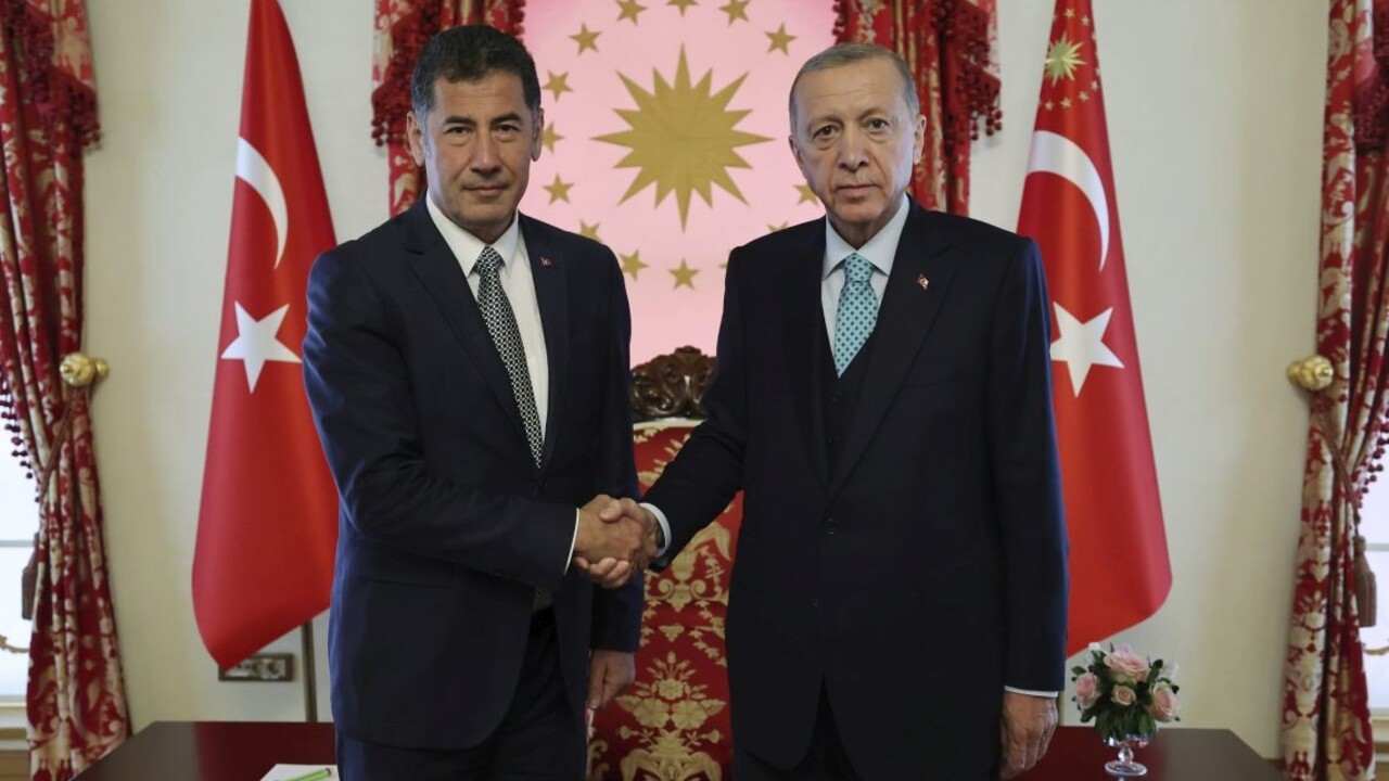 Kľúč k víťazstvu? Neúspešný kandidát na prezidenta Ogan podporil Erdogana