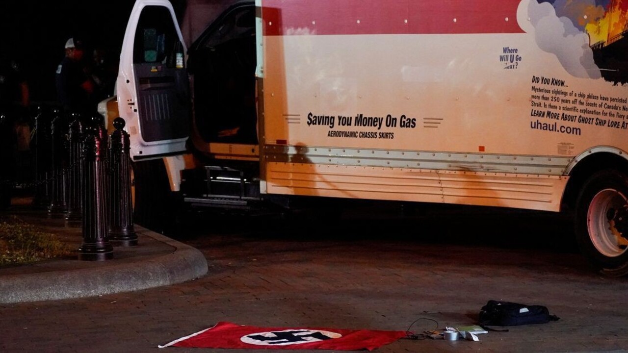 Vodič zadržaný pri Bielom dome čelí viacerým obvineniam. Podozrivý je aj zo snahy ohroziť Bidena