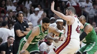 NBA: Boston Celtics odvrátil prvú hrozbu vypadnutia v semifinále play-off. Miami Heat zdolal 116:99