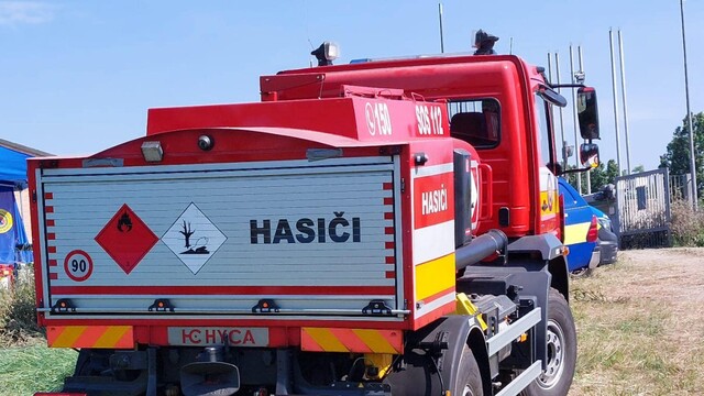 Požiar rodinného domu v Novej Bystrici likvidovali tri desiatky hasičov