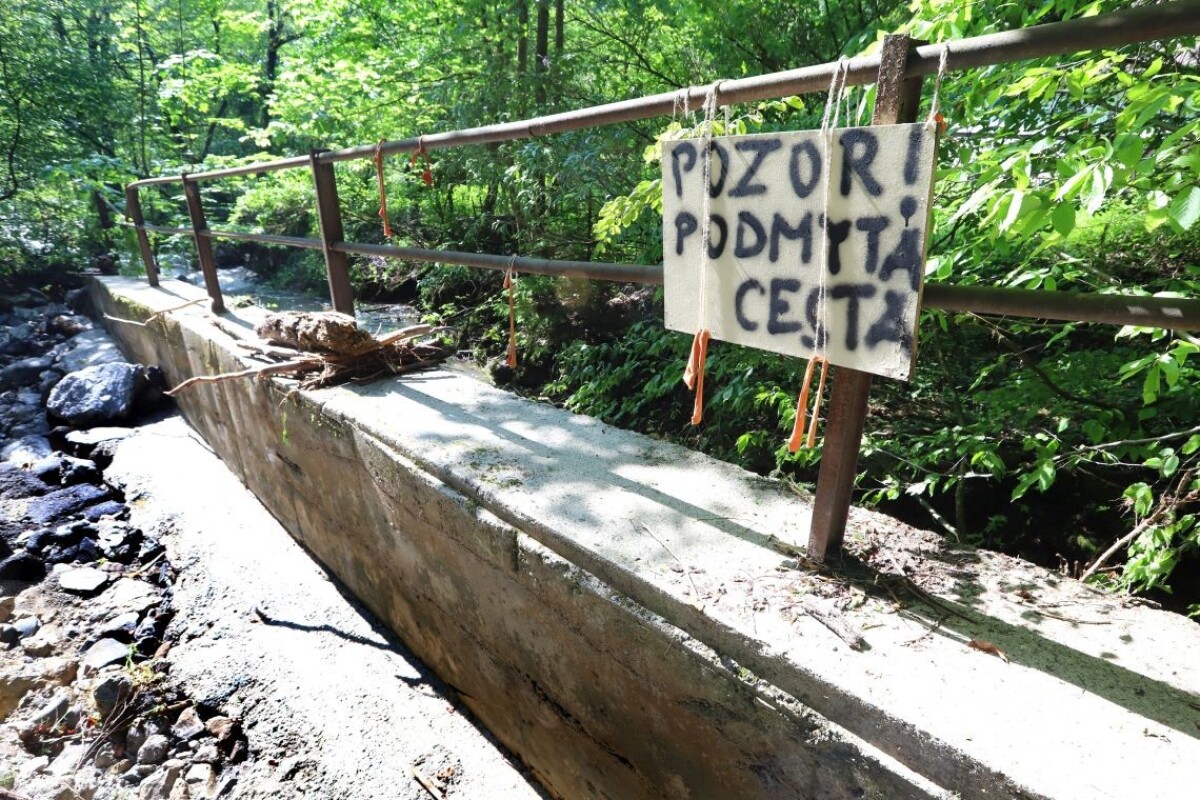 Podmytá cesta nad Tajovom pri Banskej Bystrici