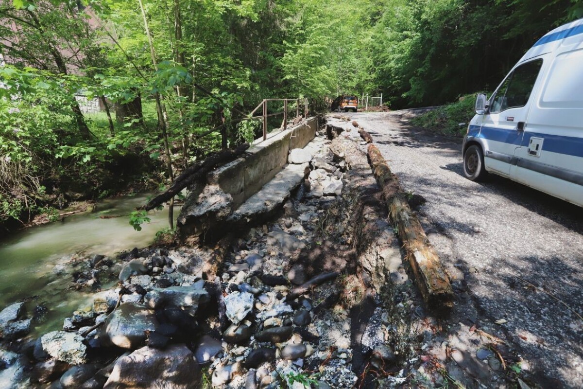 Podmytá cesta nad Tajovom pri Banskej Bystrici