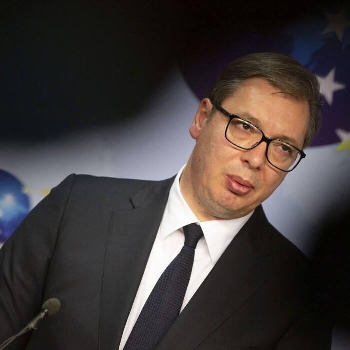 Napätie medzi Srbskom a Kosovom rastie. Vučič uviedol armádu do bojovej pohotovosti