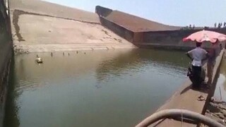 Indický úradník dal vypustiť veľkú vodnú nádrž, aby našiel potopený telefón