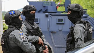 NATO vyzvalo Kosovo, aby zmiernilo napätie so Srbskom. Rusko obviňuje USA a EÚ