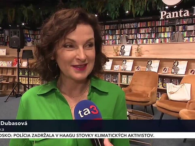 Živý vinyl. Beáta Dubasová krstila nový album, kde sú jej najznámejšie hity