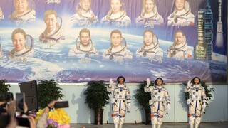 K čínskej vesmírnej stanici odštartovala loď Šen-čou 16, na jej palube je aj civilista