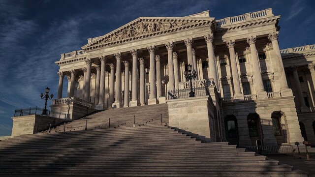 Snemovňa reprezentantov USA schválila zákon, ktorý pozastavuje dlhový strop