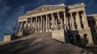 Najdlhší shutdown v histórii USA skončil. Snemovňa sa konečne dohodla, Trump podpísal zákon