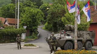 NATO chce zastaviť násilnosti v Kosove. Do oblasti vyšle ďalších vojakov