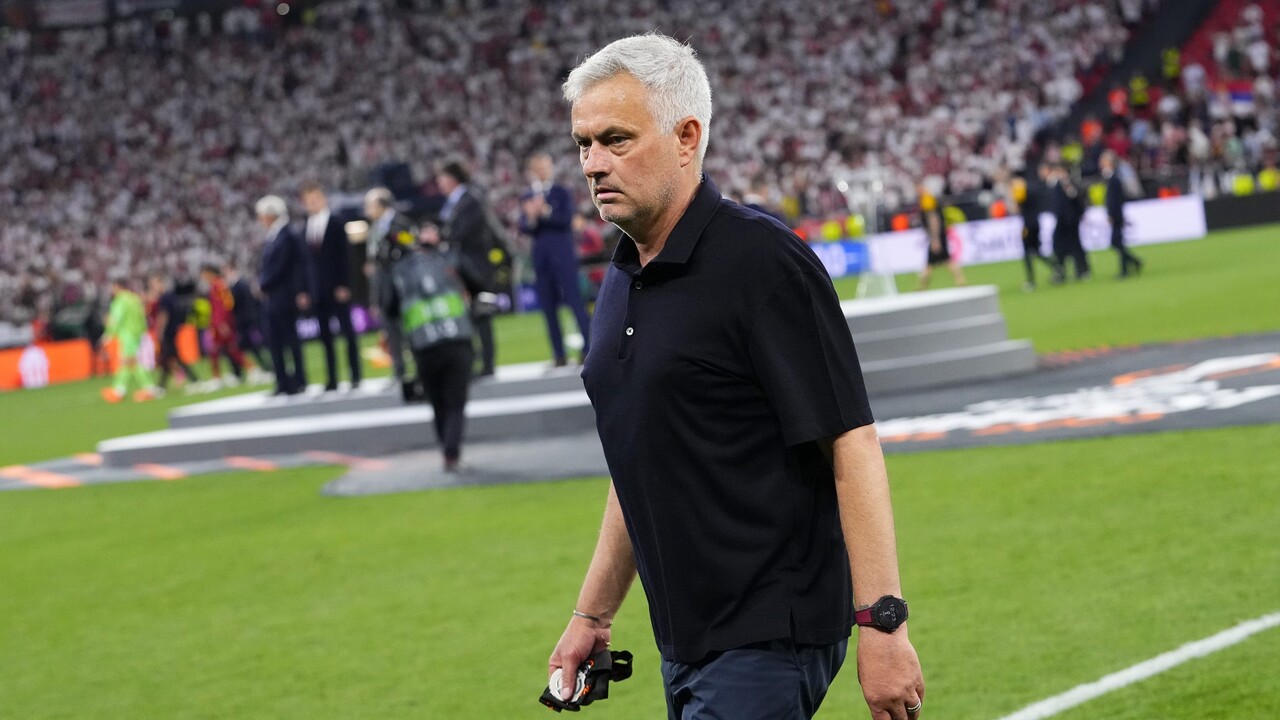 UEFA začala vyšetrovať trénera Joseho Mourinha pre konfrontáciu rozhodcu