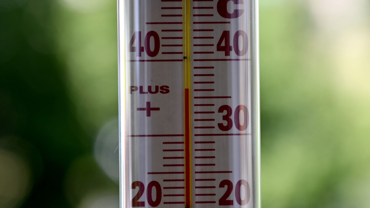 Teploty stúpajú, polícia opätovne pripomína vodičom: Nenechávajte deti a zvieratá v aute