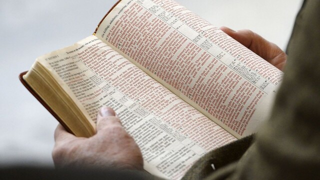 Niekoľko škôl v štáte Utah zakázalo Bibliu, lebo obsahuje vulgaritu a násilie