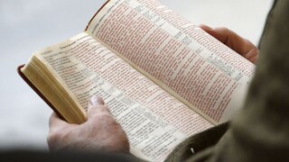 Niekoľko škôl v štáte Utah zakázalo Bibliu, lebo obsahuje vulgaritu a násilie