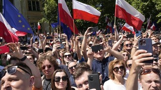 FOTO: Státisíce ľudí v Poľsku protestujú proti vláde
