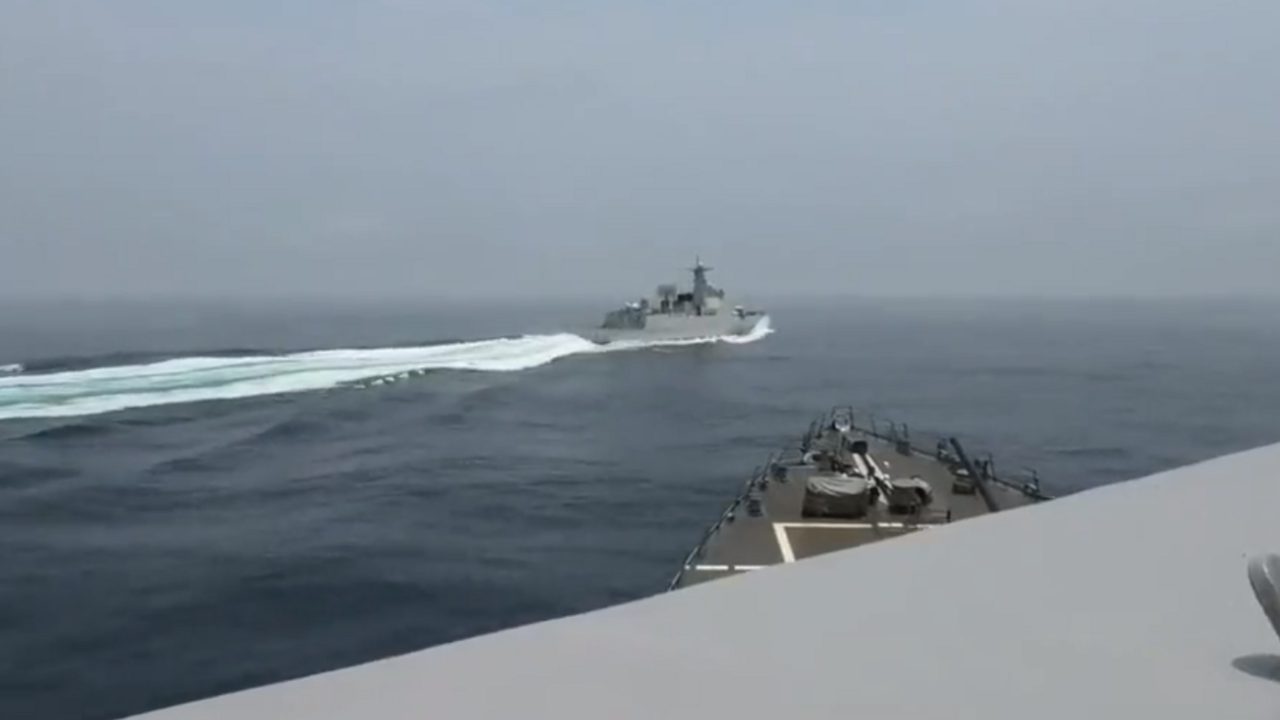 USA uviedli, že čínska vojenská loď pri Taiwane takmer narazila do ich plavidla