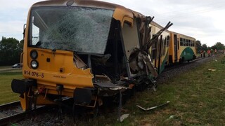 V Česku sa zrazil vlak s kamiónom. Zranilo sa deväť ľudí, jeden ťažko