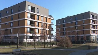 Sme na tom najhoršie v Európe. Koľko ročných platov si musíte našetriť na vlastné bývanie?