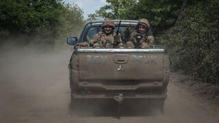 Rusi strácajú pozície pri Bachmute, tvrdí ukrajinský veliteľ. Ukrajina prešla z obrany do útoku