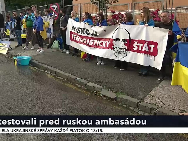 Útok na Kachovskú priehradu pobúril aj ľudí na Slovensku, protestovali pred ruskou ambasádou
