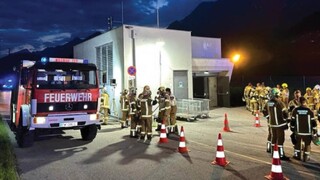 V Rakúsku horel vlak. Stovky ľudí museli evakuovať, desiatky pasažierov utrpeli zranenia