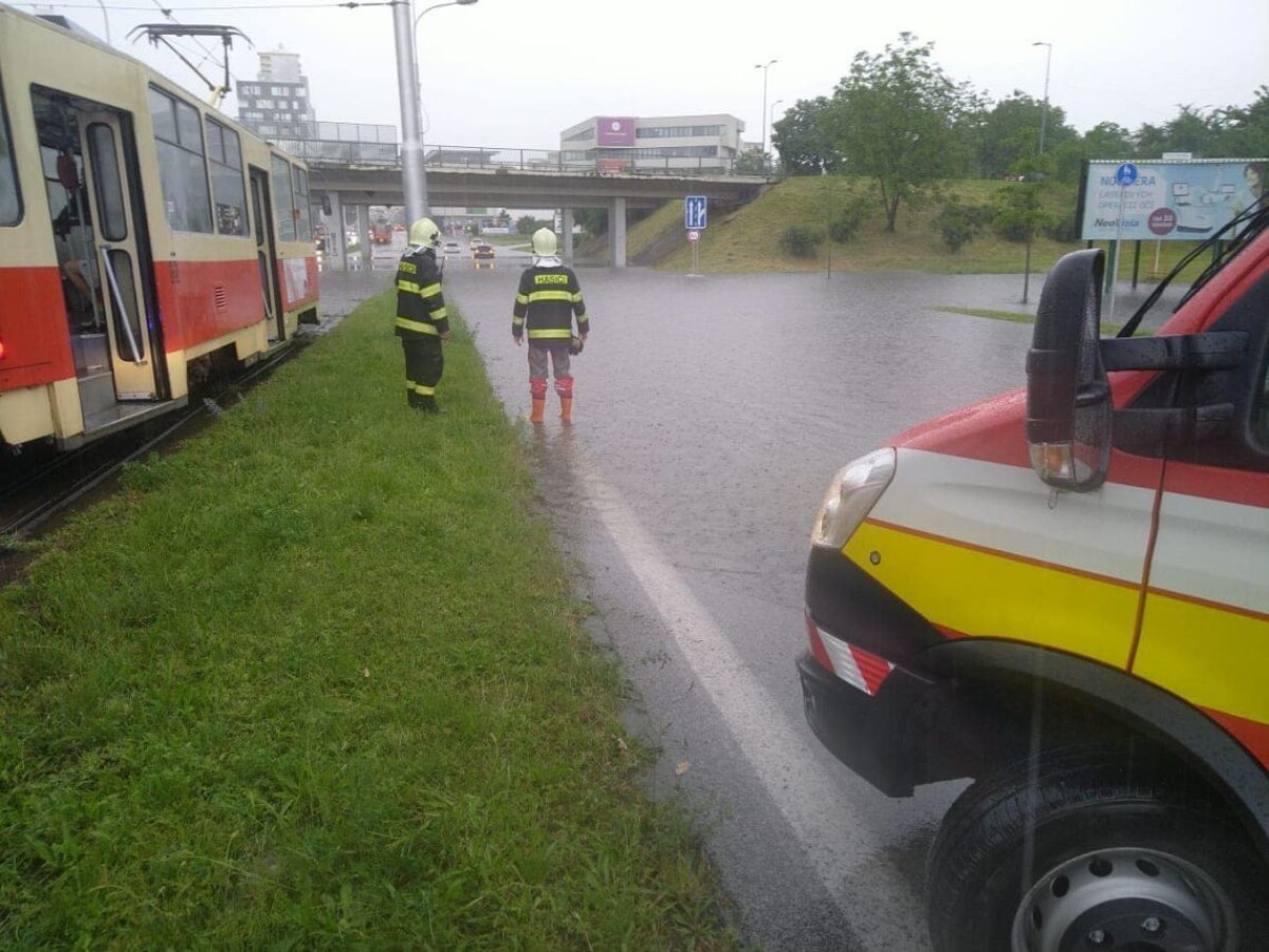 Zaplavená ulica v Bratislave