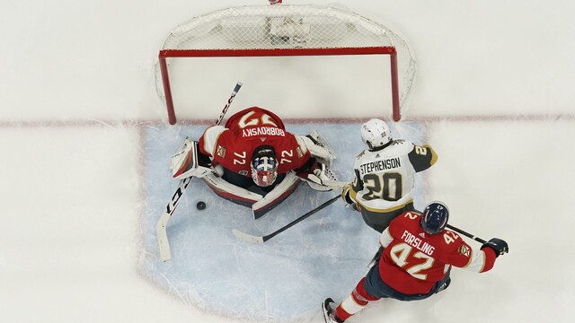 NHL: Florida znížila stav finálovej série, v treťom zápase uspela na domácom ľade