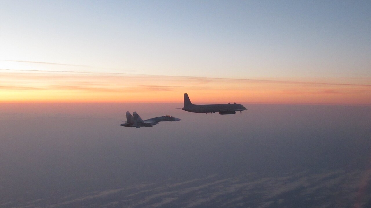 V blízkosti vzdušného priestoru NATO prelietavali ruské stíhačky. Vzlietli k nim britské a švédske lietadlá