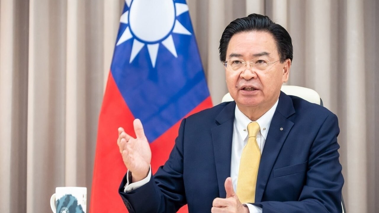 Joseph Wu pricestuje do Prahy. Čína varovala európske krajiny pred kontaktmi s taiwanskými činiteľmi