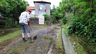 Na celom území Slovenska platia výstrahy pred búrkami, na juhu i pred prívalovými povodňami