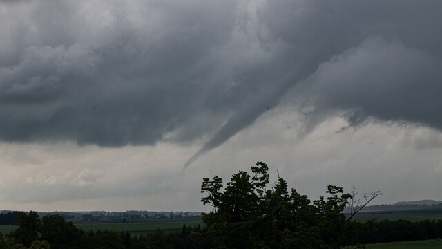 FOTO/VIDEO: Obec v Česku zasiahlo tornádo, tento rok už druhýkrát