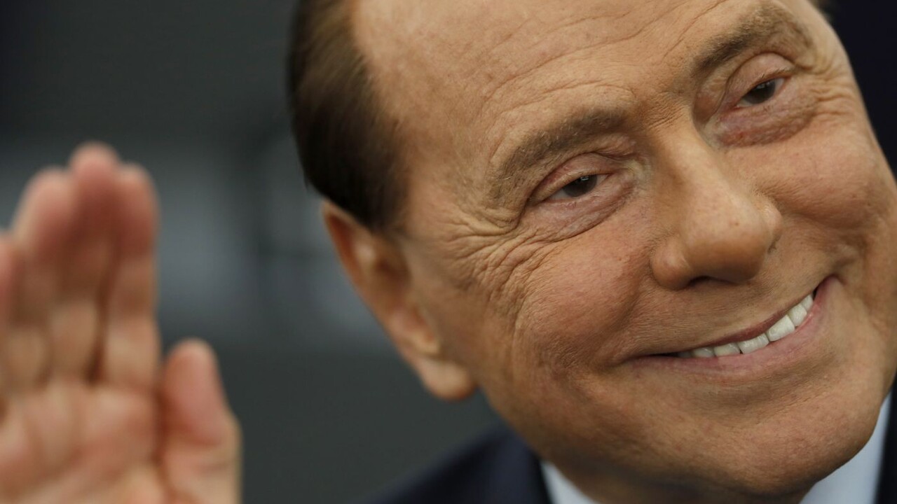 Sebavedomý muž so slabosťou pre ženy a futbal. Kto bol Silvio Berlusconi?