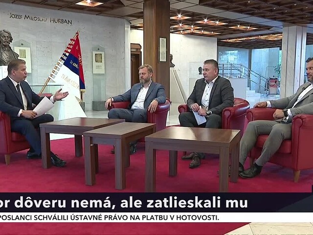Ódor dôveru nemá, ale zatlieskali mu