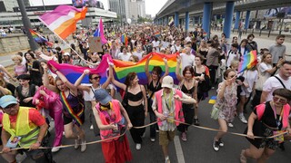 Mohutný dúhový pochod vo Varšave. Tisíce ľudí podporili LGBTI+ komunitu