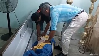 Zatvorili ju do truhly. Žena, ktorá sa zobudila na vlastnom pohrebe, po pár dňoch zomrela