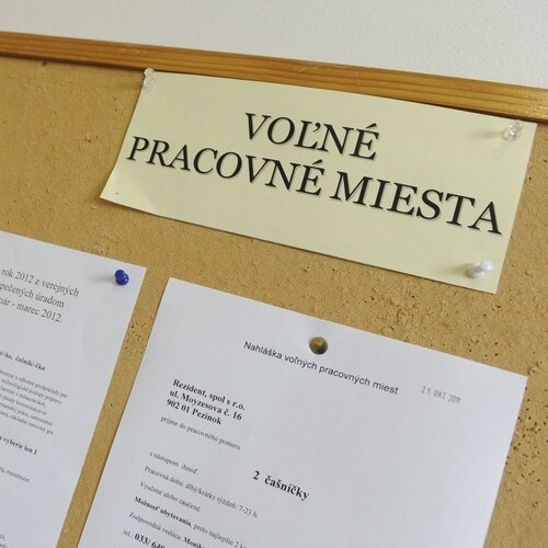 Čo s infláciou a nezamestnanosťou? Slovenská ekonomika pribrzďuje