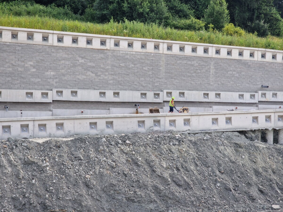 Práce pri tuneli Višňové.