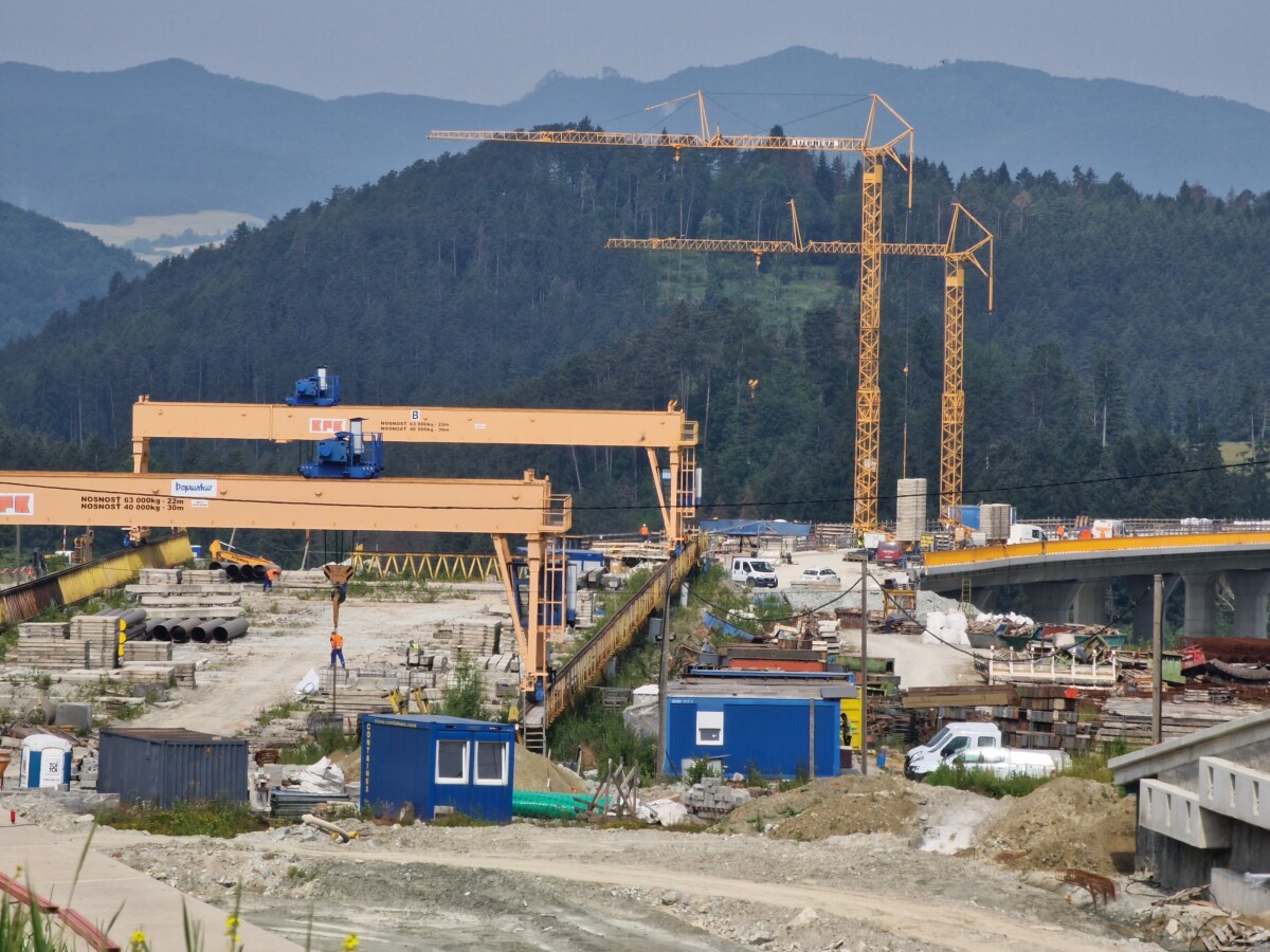 Práce pri tuneli Višňové.