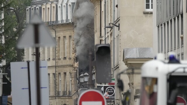 FOTO: V Paríži sa po výbuchu zrútila budova. Hlásia ľudí v ohrození života aj desiatky zranených