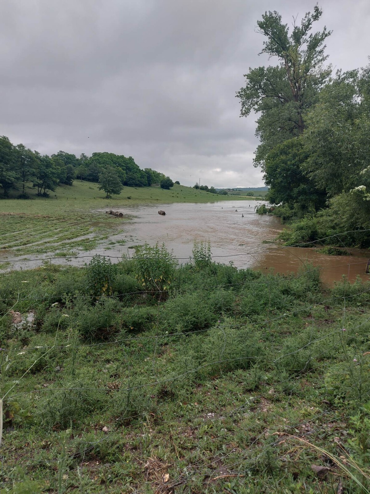 Voda z Rimavy v obci Bottovo