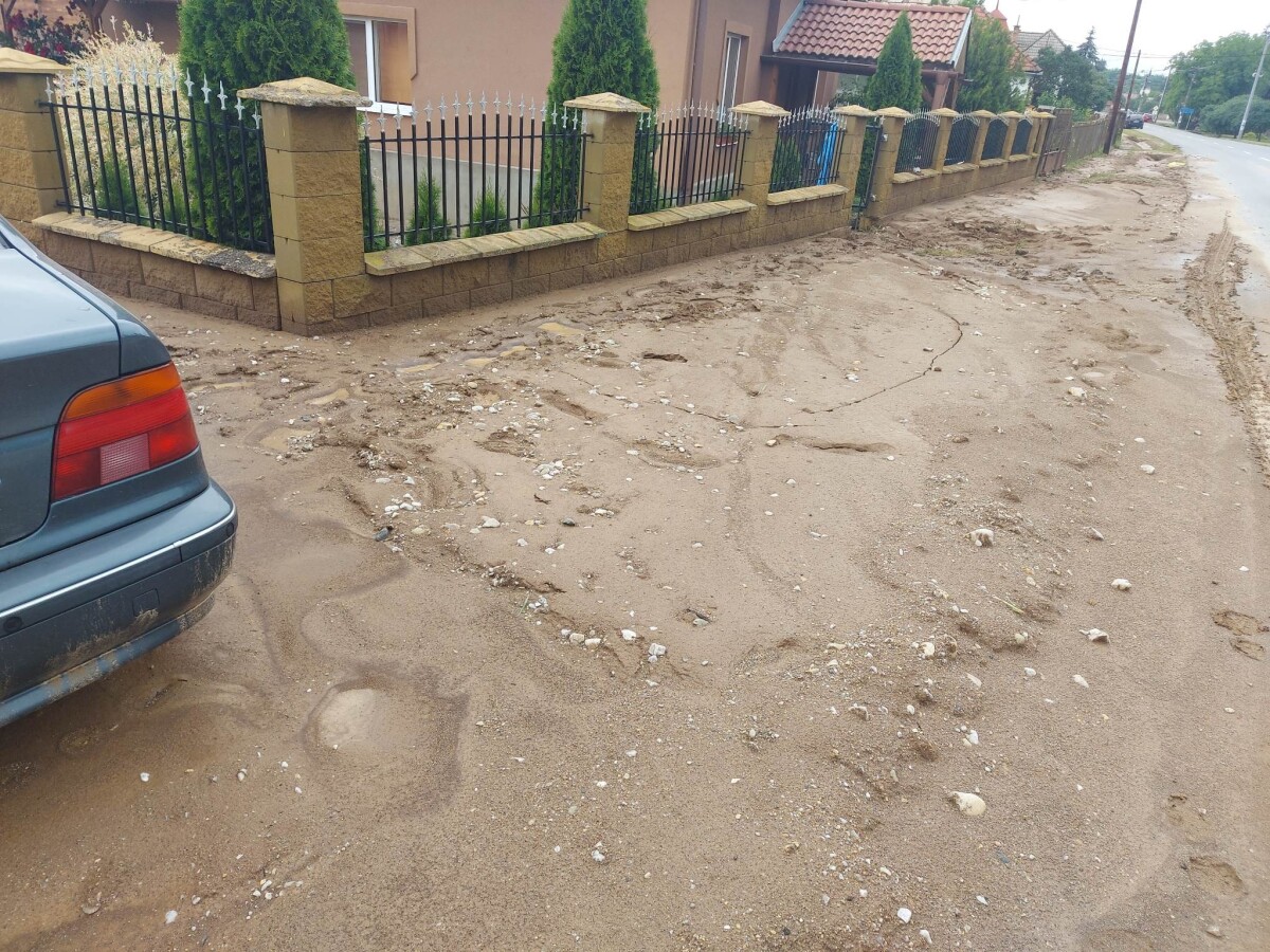 Spúšť po povodni v obci Pavlovce