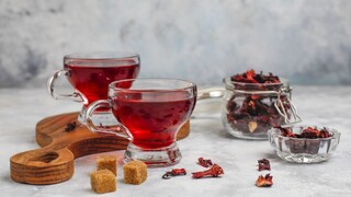 Ibištekový čaj je zdravý a pomáha pri chudnutí: Stačí pozbierať a usušiť kvety
