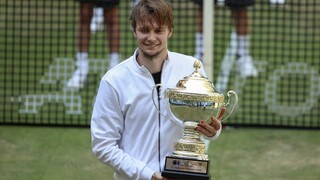 Bublik vybojoval svoj najcennejší titul. Vo finále turnaja ATP v Halle zdolal Rubľova
