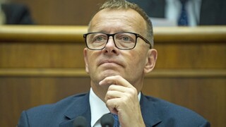 Názory politikov na Kollárove facky sa rozchádzajú. Ak sa podarí zvolať mimoriadnu schôdzu, rana sa mu môže vrátiť