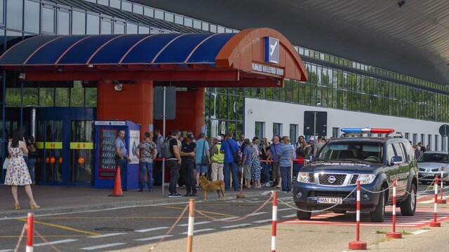 Priletel z Turecka, no nevpustili ho do krajiny. Muž spustil streľbu na letisku v Kišiňove