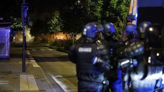 Nepokoje pokračujú. Francúzsko sa pripravuje na ďalšiu noc protestov